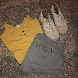 5/$25 FINAL SALE 💵 Hollister army green shorts!🦋
